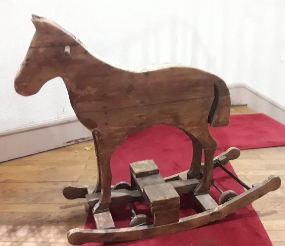 Cheval � bascule et roulettes 
0 Paris 15 (75)