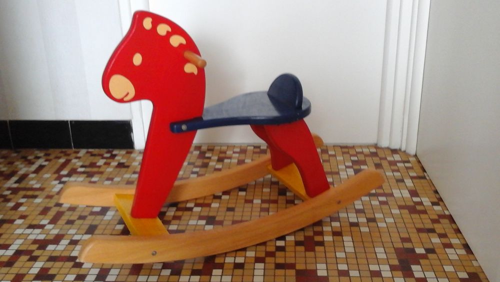 Cheval  � bascule 25 Brasparts (29)