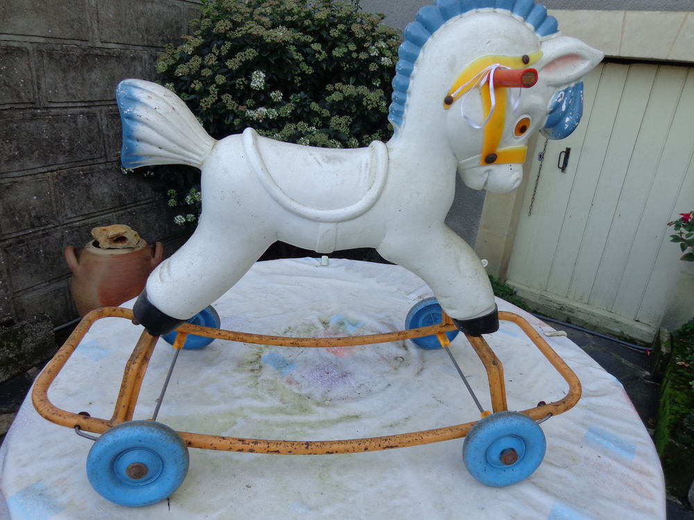 Cheval � bascules ou � roulettes 10 La Fl�che (72)
