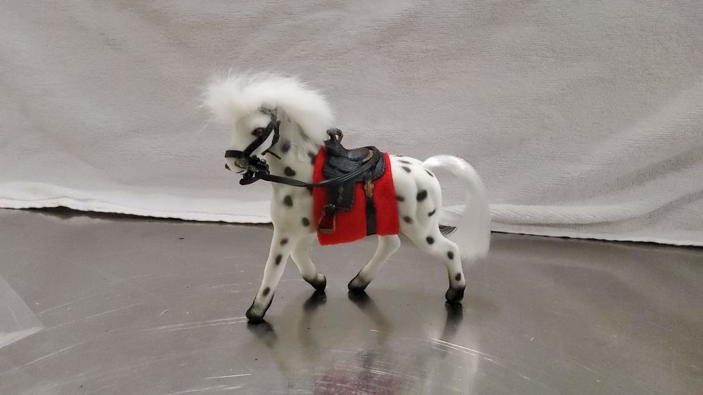 Cheval blanc tachet� noir
10 Codognan (30)