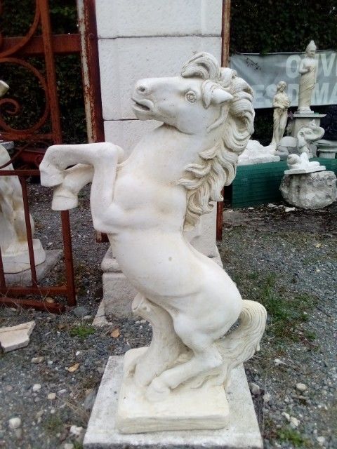 Cheval cabr� en pierre 199 Ch�teau-l'�v�que (24)