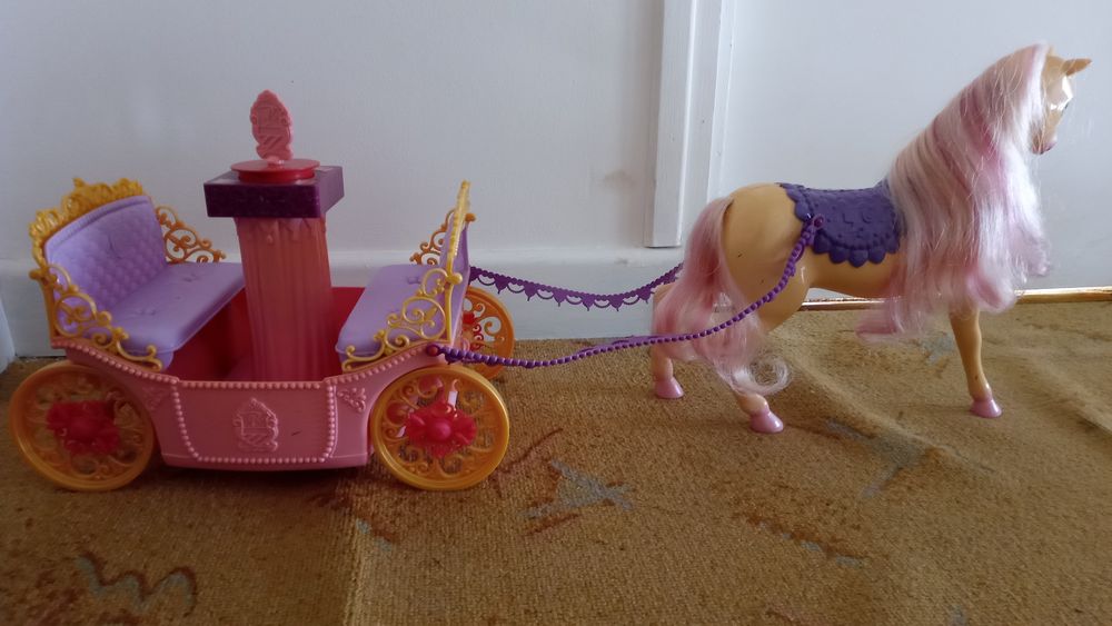 cheval et cal�che Barbie 20 Gu�gon (56)