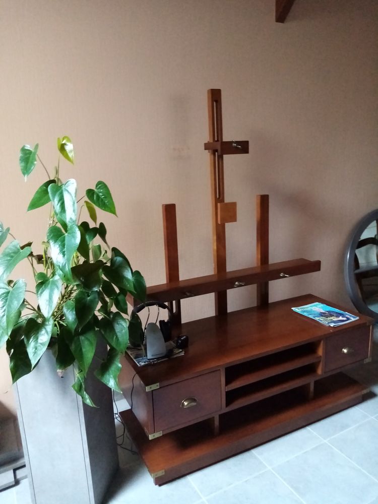 CHEVALET POUR POSE TELEVISEUR 150 Basse-Goulaine (44)