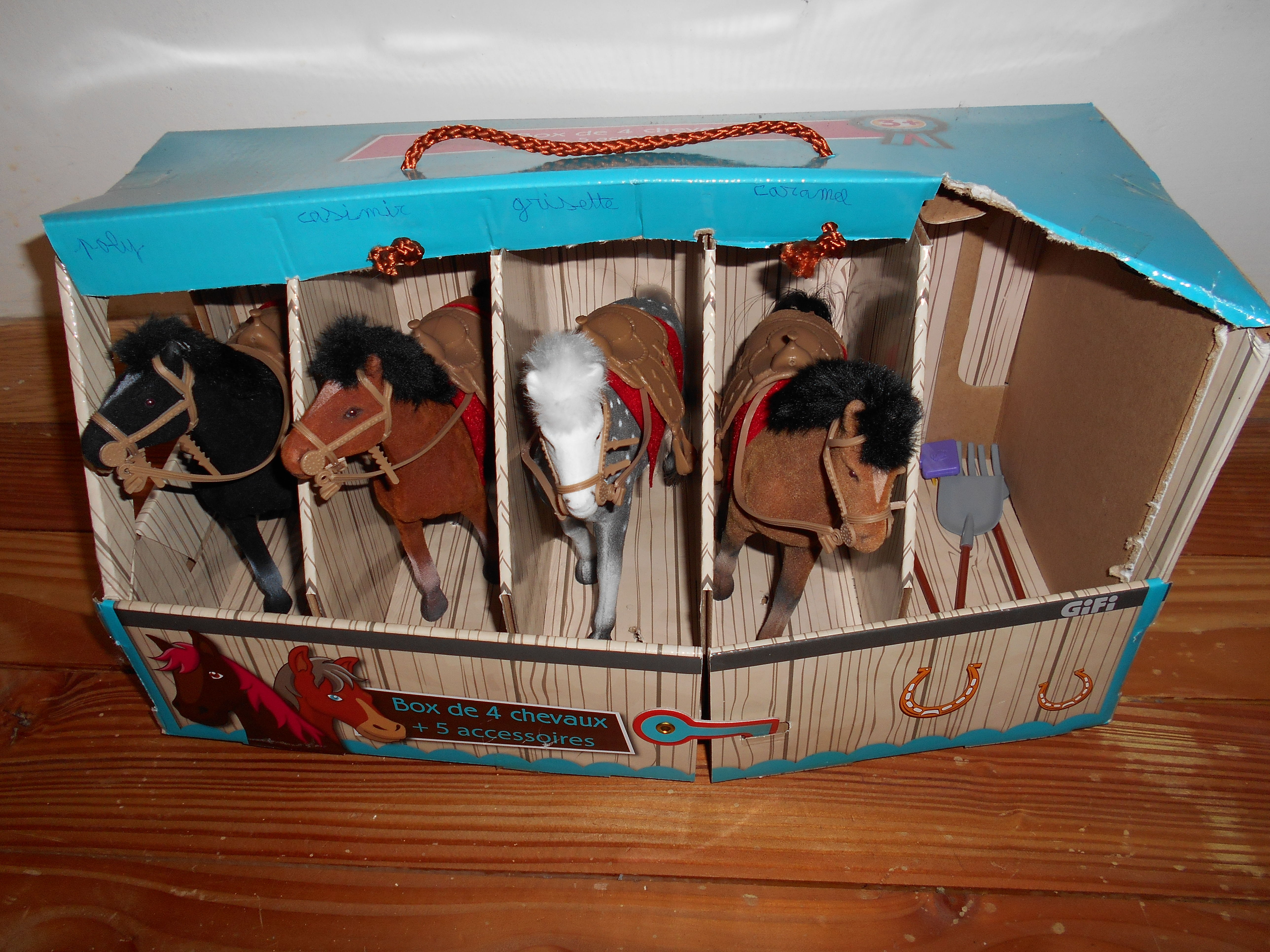 box chevaux jouet