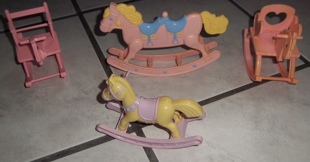 Lot de chevaux � bascule pour poup�e Barbie et autres 10 Colombier-Fontaine (25)