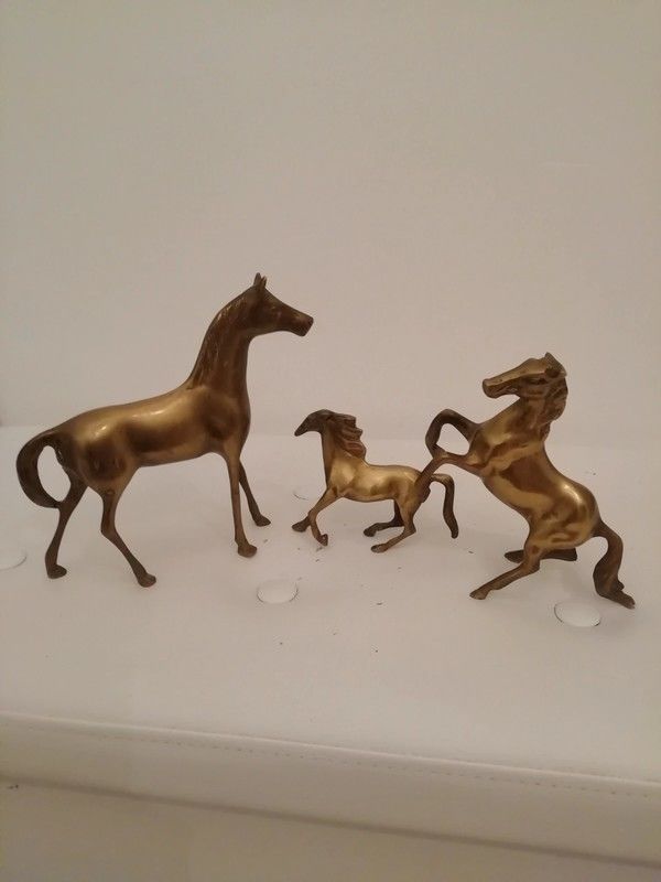 
LOT, 3 CHEVAUX Bibelots chevaux LAITON OU  métal doré 34 Mortain (50)