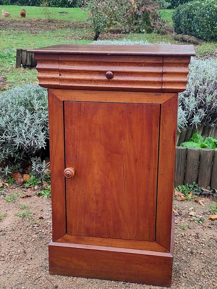 Chevet ann�e 1900 en noyer (n�2) 50 Avermes (03)