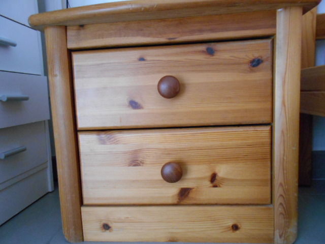 Chevet en pin massif 10 Saint-Rapha�l (83)