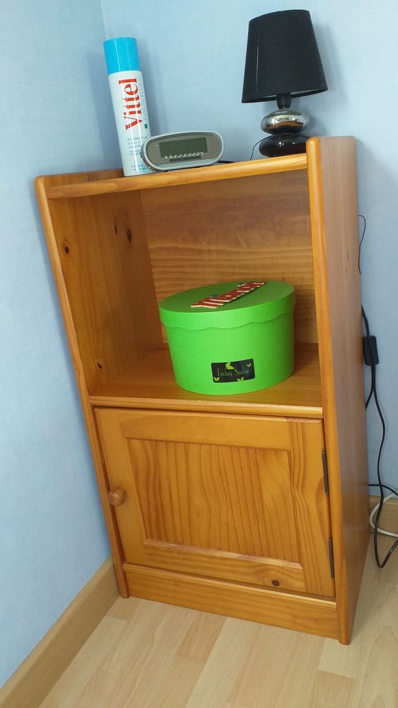 chevet de nuit pin massif
couleur Miel 20 Essegney (88)