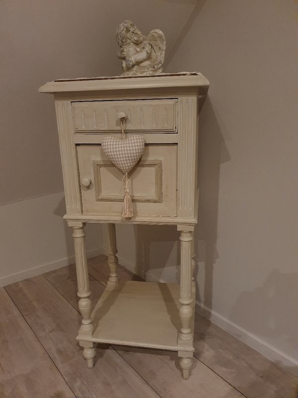 Lot de 2 chevets anciens r�nov�s patin�s 60 Saint-Denis-le-Ferment (27)