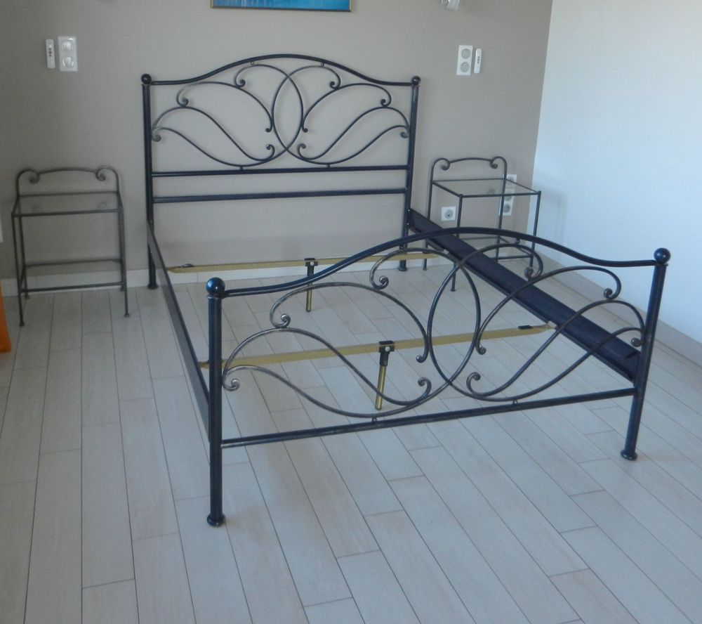 lit et chevets metalliques 150 Gervans (26)