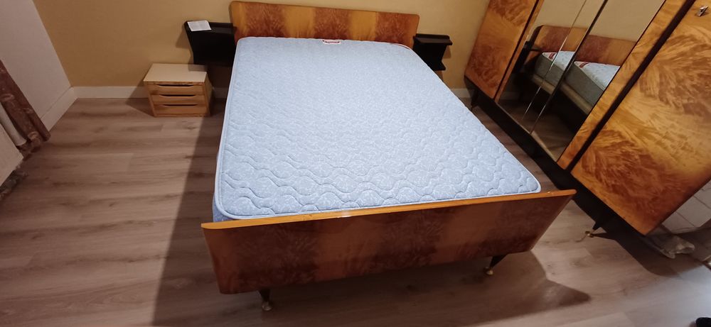 Lit et chevets 197 x 140 x 78 � la t�te de lit 40 Le Loroux-Bottereau (44)