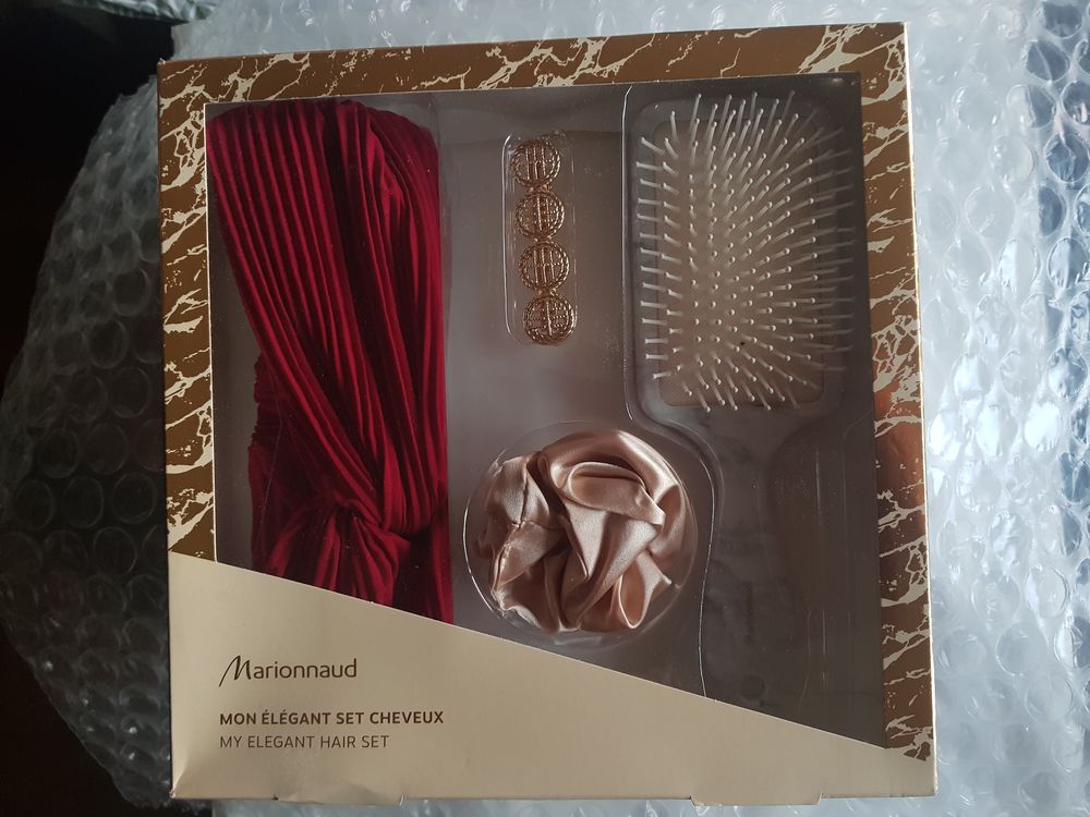 SET A CHEVEUX ELEGANT AVEC 4 ACCESSOIRES _ MARIONNAUD _ NEUF 22 Paris 20 (75)