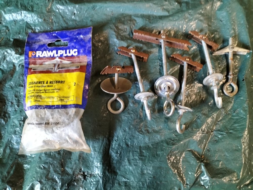 chevilles m�talliques a bascule 10 Beauvoir (50)