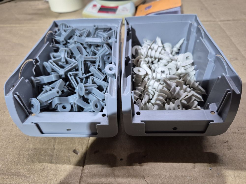 Lot de chevilles placo et cloison s�ches avec bac � bec 20 Mimizan (40)