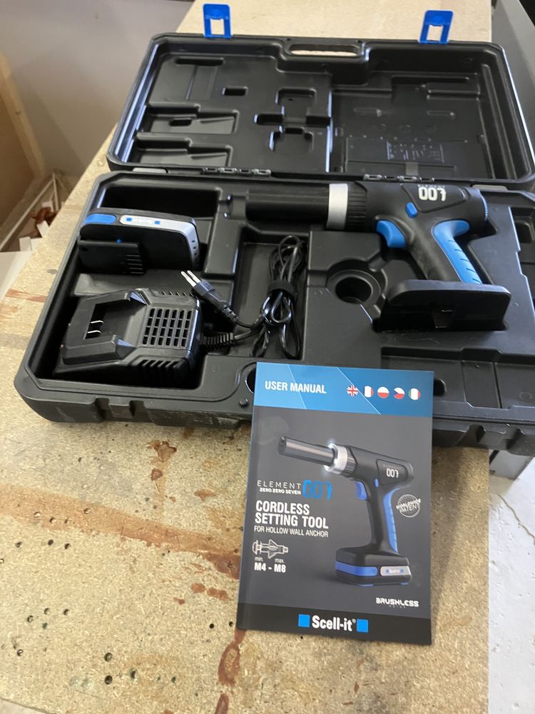 CHEVILLEUSE A BATTERIE 250 Saint-Clair-du-Rh�ne (38)