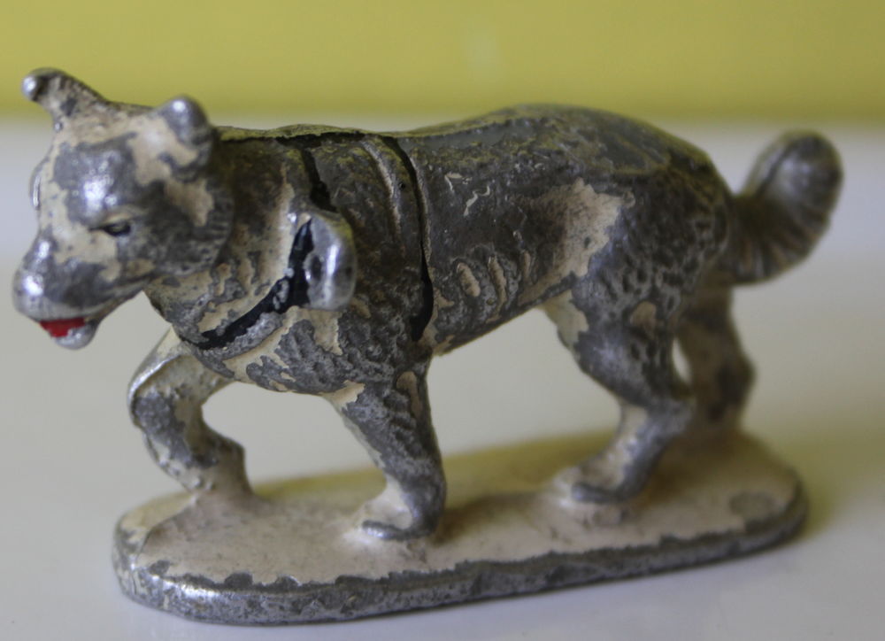 chien de traineau quiralu avec socle 12 Issy-les-Moulineaux (92)