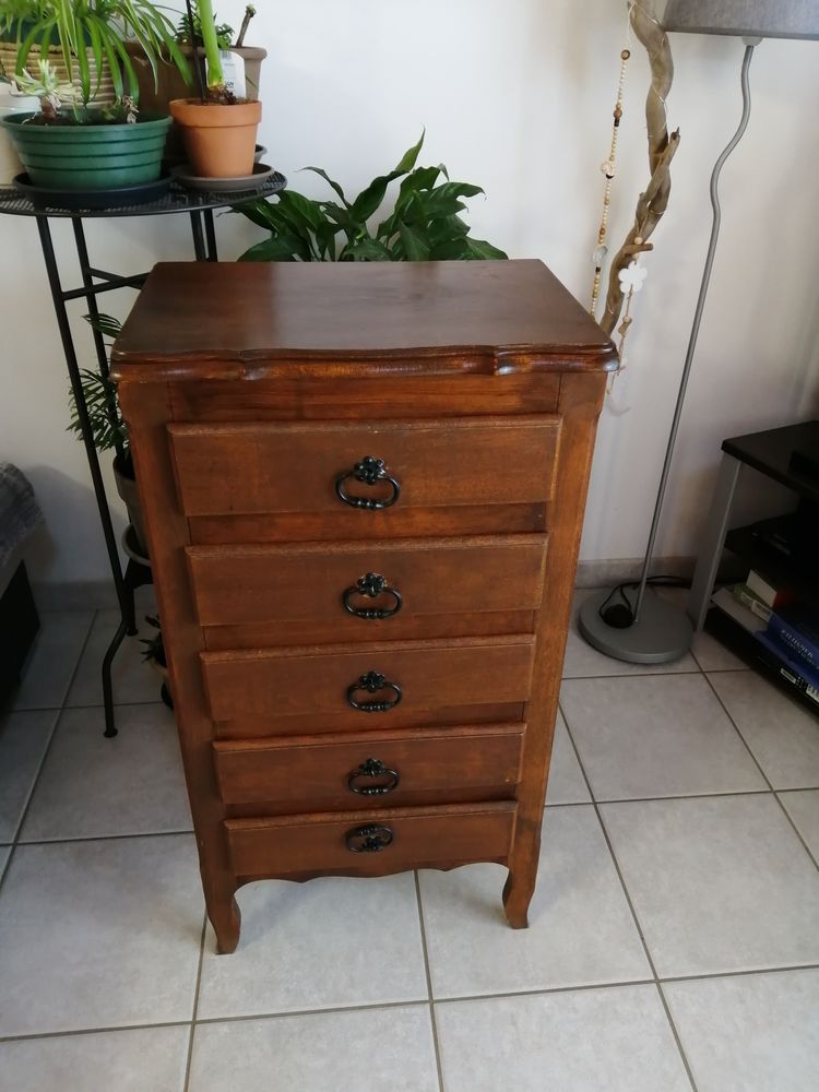 CHIFFONNIERE (Essence Chene). 30 Sisteron (04)