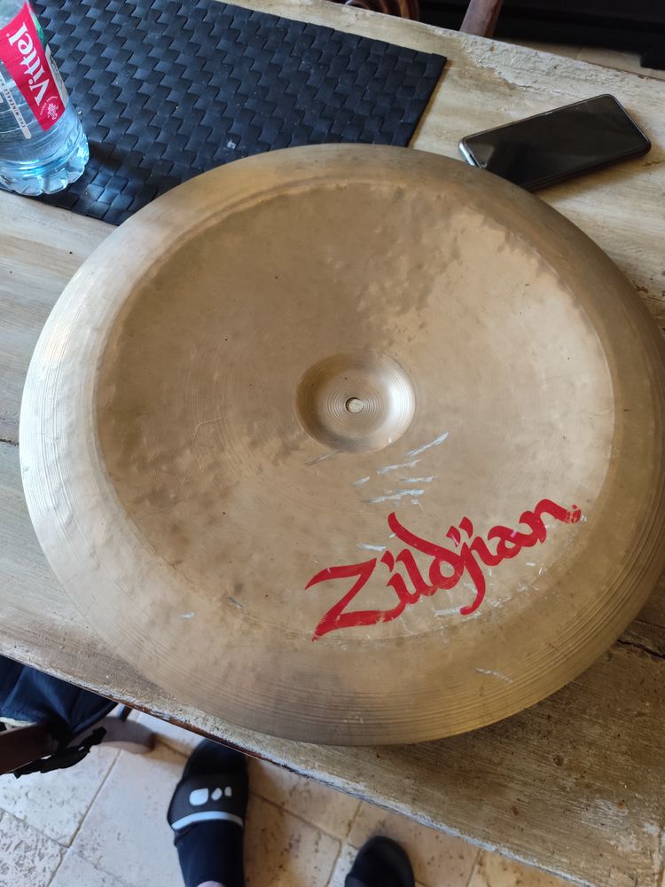 china zildjian 18 pouces 150 Follainville-Dennemont (78)