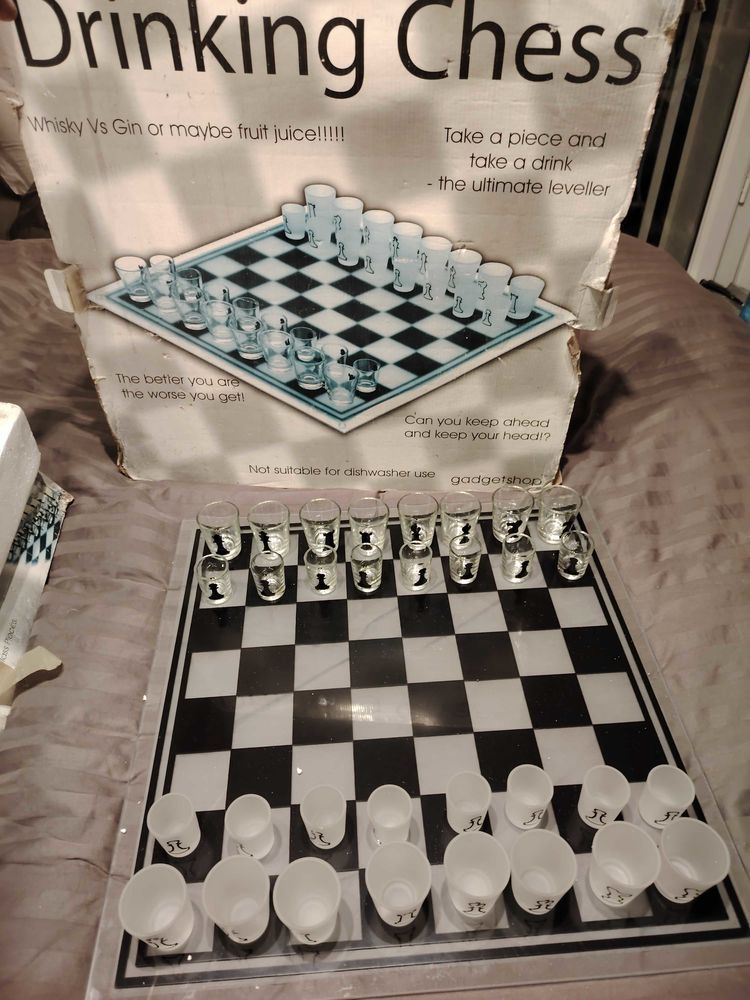 ��CHIQUIER NEUF DRINKS 20 Revest-les-Roches (06)