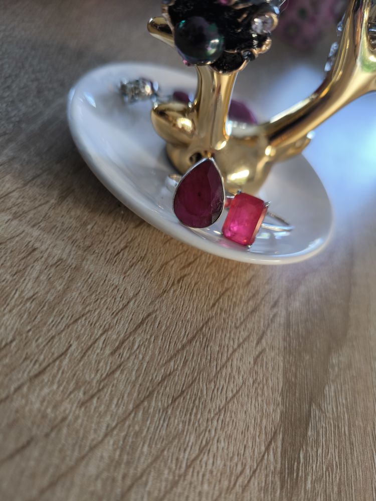 Au choix bagues argent massif rubis indien 
AI 150 Sillingy (74)