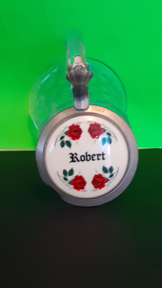 Une chope en verre  avec un couvercle  zinc et pr�nom Rob 5 Lamotte-Beuvron (41)