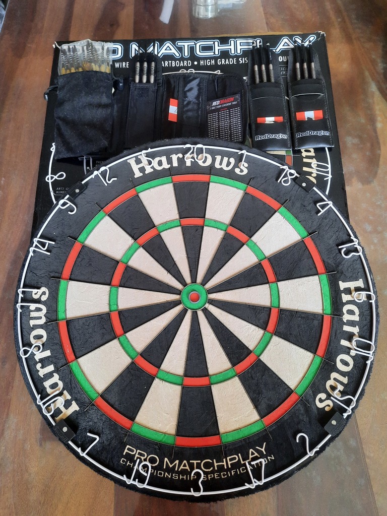 Cible de Fl�chettes Harrows avec Accessoires jamais servi 0 Ussel (15)