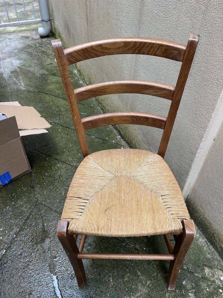 Lot de cinq chaises en bois et assise en paille 40 Nice (06)
