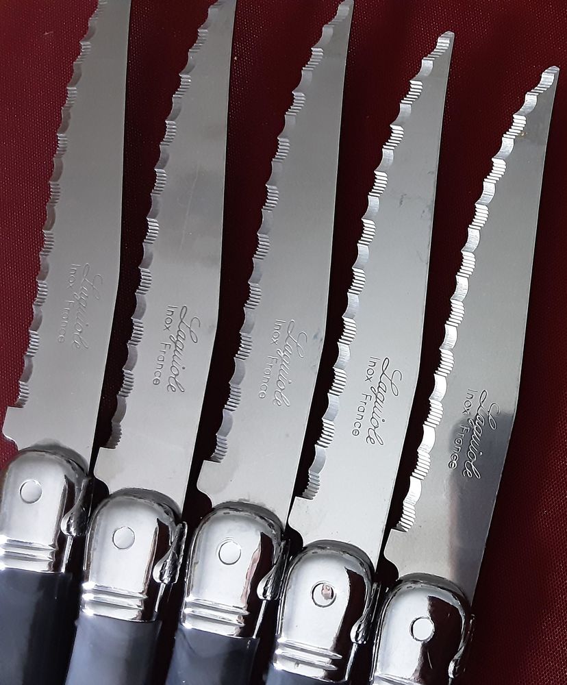 Cinq couteaux � dents LAGUIOLE manches de couleur gris  nacr 10 Pontoise (95)