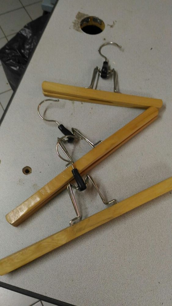 8 Cintres pour pantalons.s/jupes 8 Saint-Br�s (30)