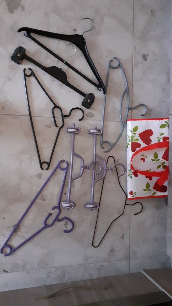 LOT DE 8 CINTRES + 1 SAC 0 Annecy (74)