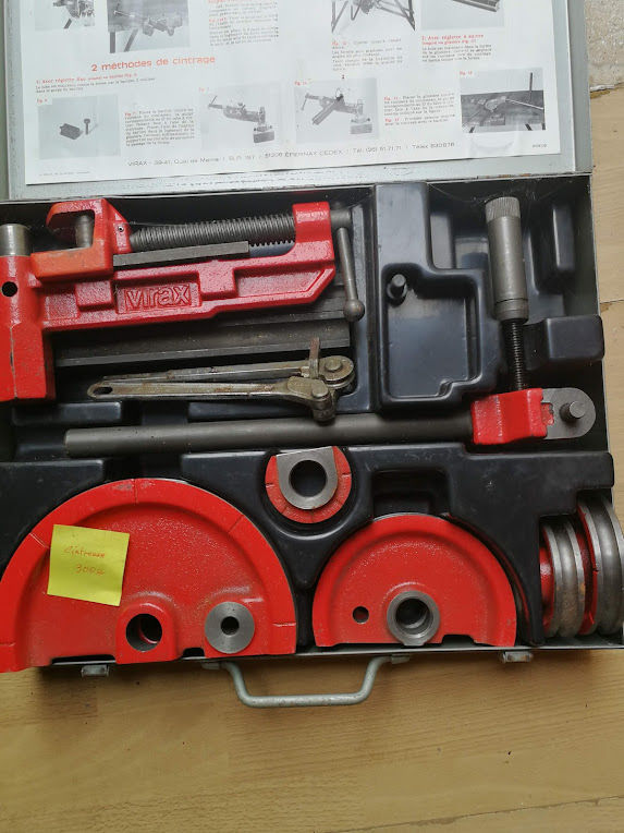 Cintreuse d'�tabli. 100 Malemort-sur-Corr�ze (19)