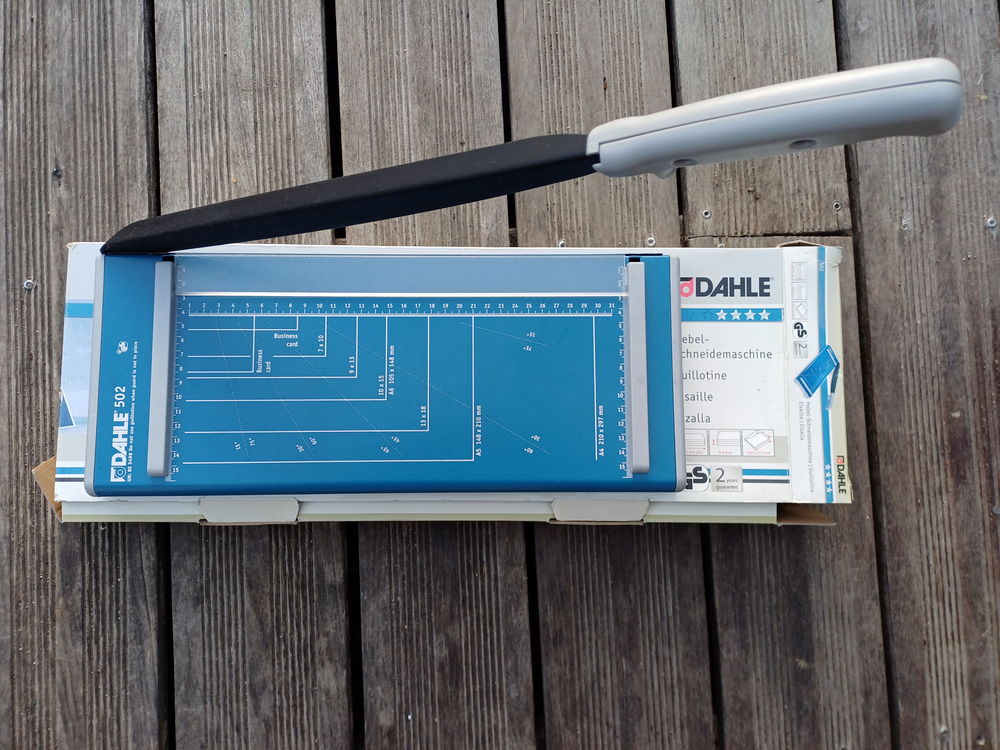 Cisaille A4 DAHLE 502 coupe 8 feuilles, �tat neuf, 30 Tours (37)