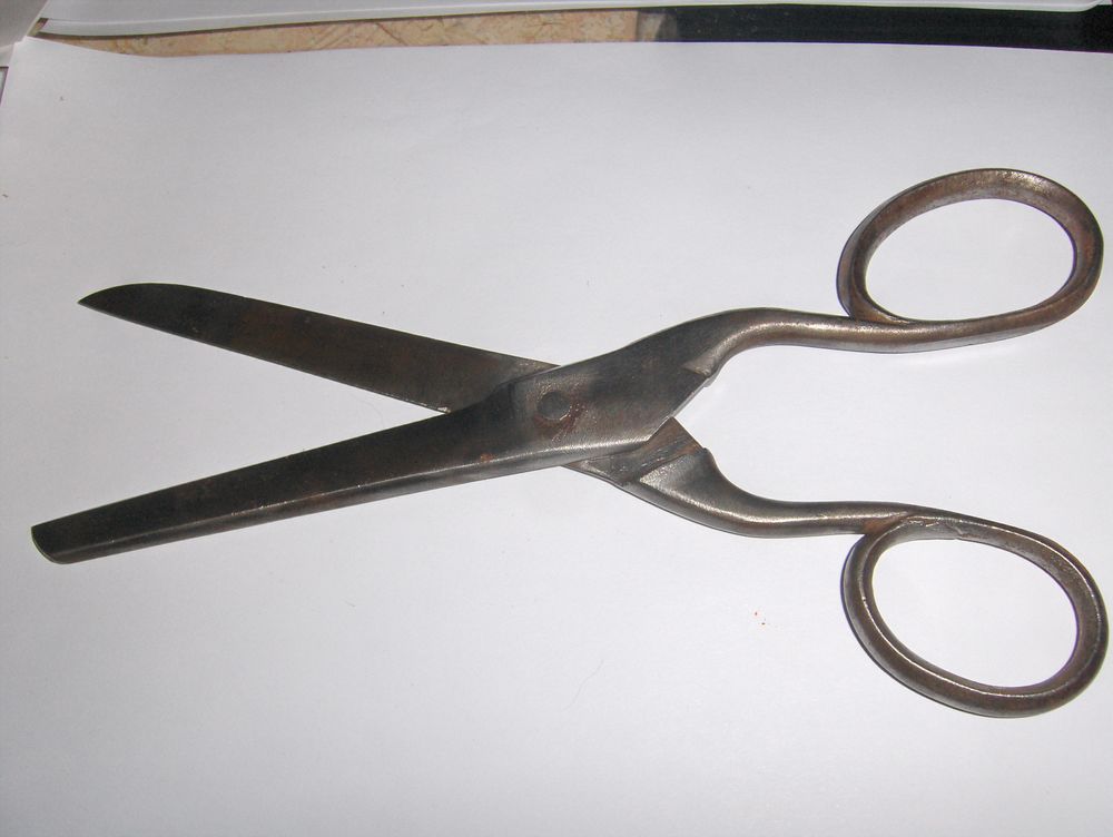 Ciseau de couturier      ($$)
Longueur  25 cm
pas de marque
5 Sauchy-Cauchy (62)