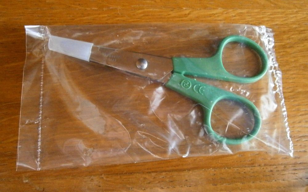 Ciseaux � bouts ronds ? Neufs dans leur blister d'origine 0.5 Saint-Yrieix-sur-Charente (16)