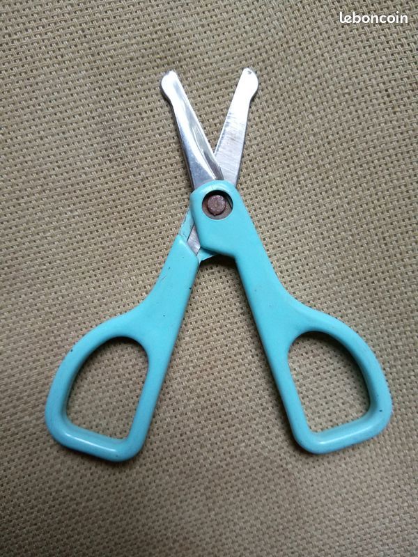 2 Ciseaux coupe ongle b�b� 4.5 Beauchamp (95)