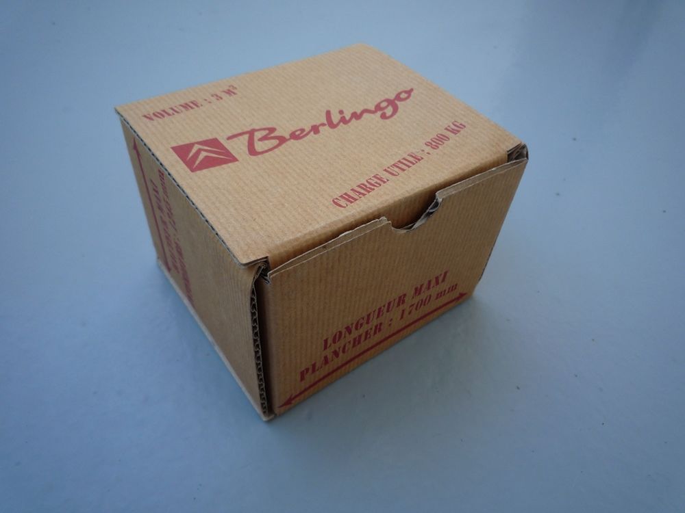 CITRO�N BERLINGO - Bo�te carton publicitaire 10 Paris 13 (75)