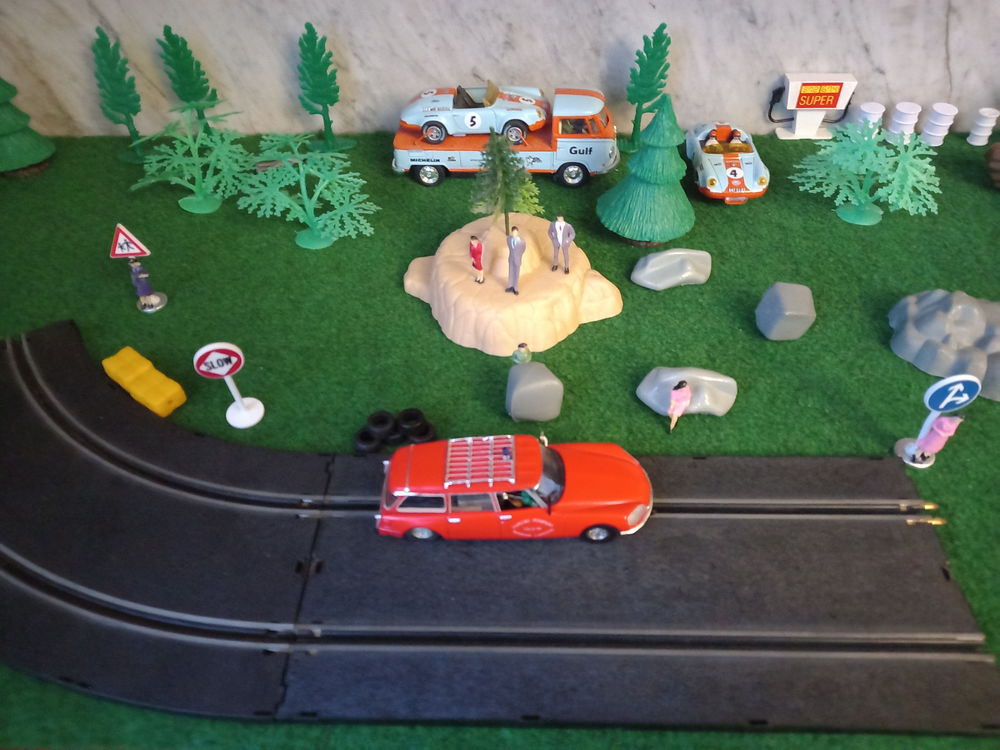 CITRO�N DS motoris�e pour circuit voitures �lectrique 12 V 60 La Rochelle (17)