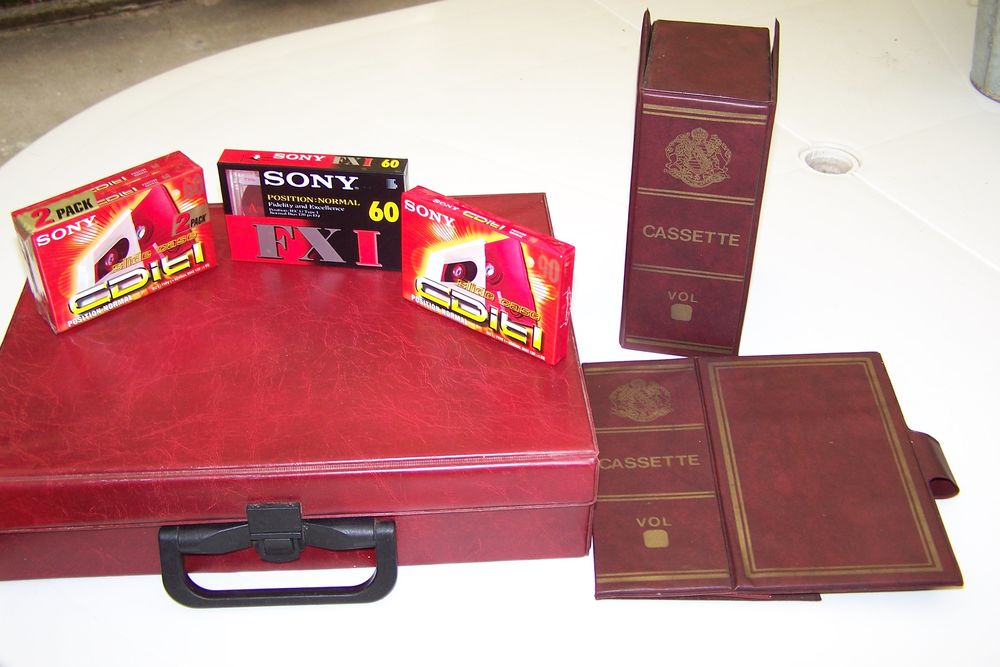 CLASSEUR ET CASSETTES AUDIO 10 Mourenx (64)