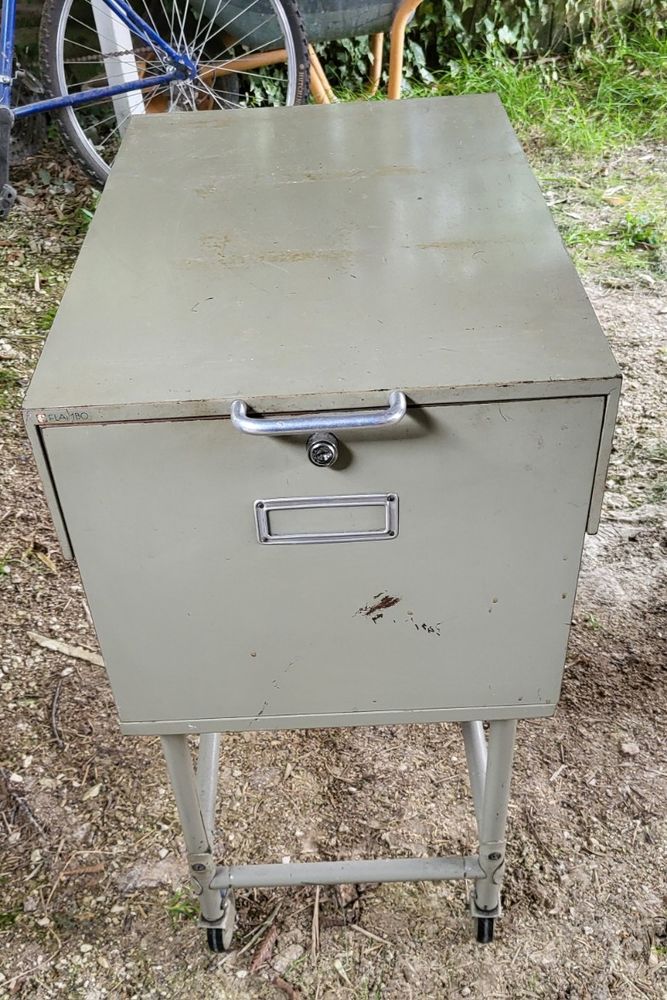 Classeur m�tallique vintage 40 Montier-en-Der (52)