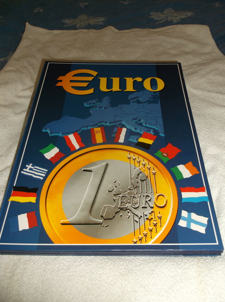 CLASSEUR  E PIECES EN EUROS  NEUF 10 Soullans (85)