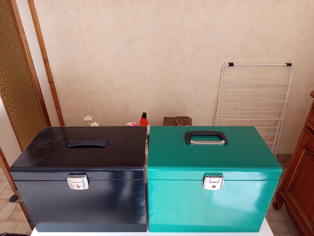 Lot de 2 classeurs m�tal 8 Tours (37)