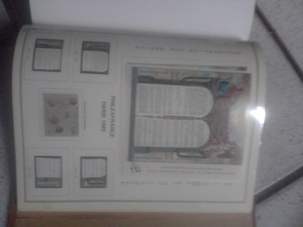 2 classeurs de timbres 240 pages 500 Castets (40)
