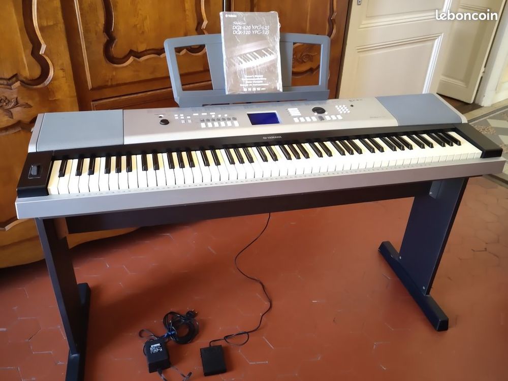 Clavier arrangeur gris Yamaha DGX 520
200 Nice (06)