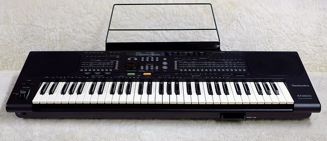 KN-800, Clavier arrangeur de la marque Technics. 150 Fr�jus (83)