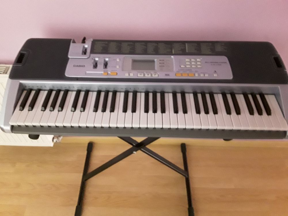Clavier CASIO  key lighting syst�m LH 80 Le Coudray (28)