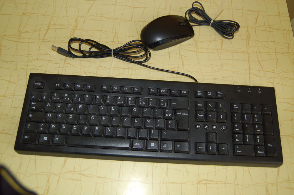 Clavier  
Clavier et souris
10 Chalon-sur-Sa�ne (71)