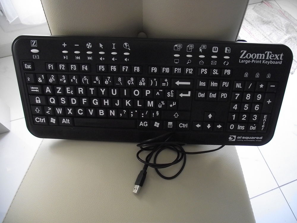 CLAVIER FORMAT AZERTY AVEC GROS CARACTERES. 17 Neuilly-Plaisance (93)