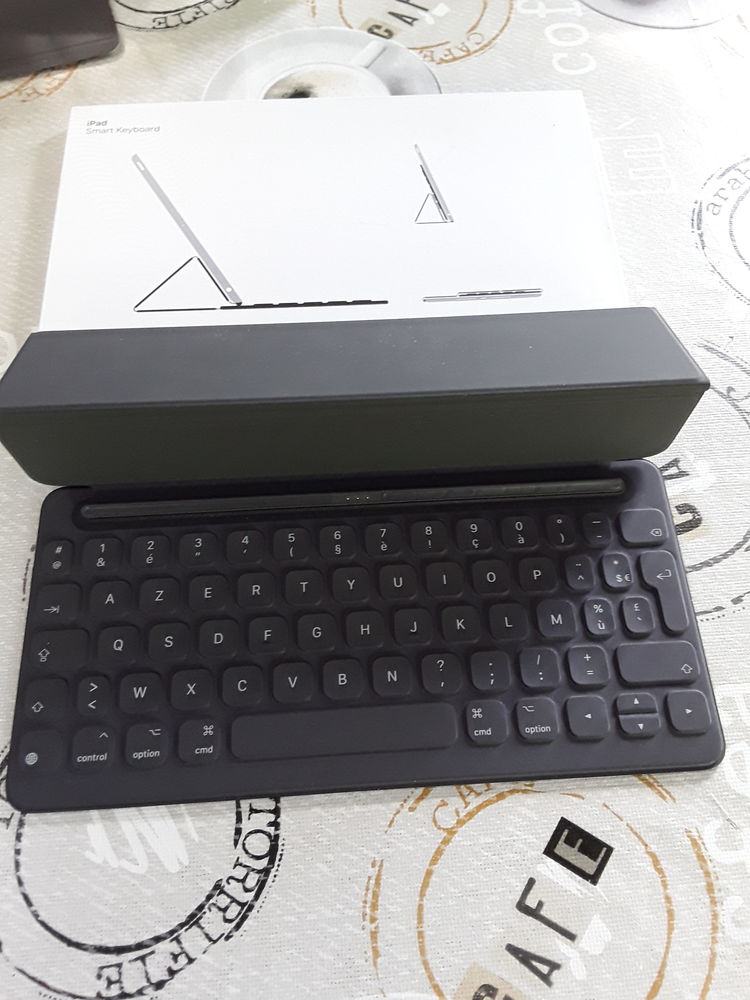Clavier Ipad smart keyboard
7eme g�n�ration 3 eme g�ne  10,5 100 Bordeaux (33)