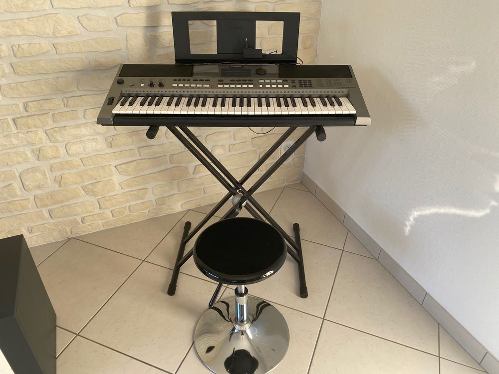 Clavier num�rique PSR E443 0 Tinqueux (51)